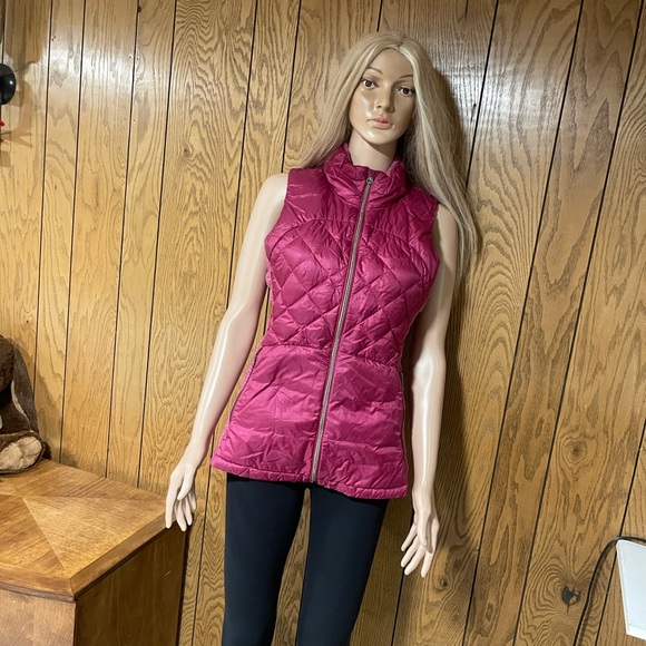 Lululemon" Down For A Run Vest-Berry Rumble - Picture 7 of 16